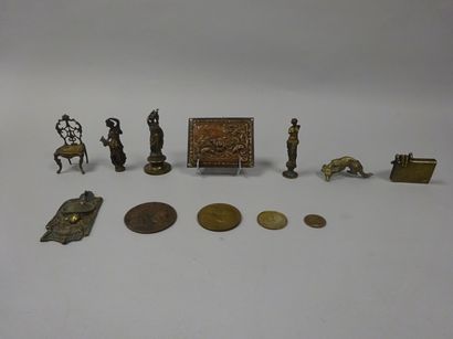 Lot de petits bibelots en bonze ou métal...