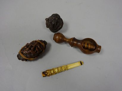 Lot comprenant : 

- Une petite statuette...
