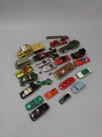 DINKY TOYS, SOLIDO et DIVERS

Lot de petites...