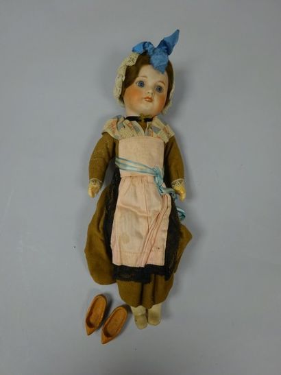 UNIS FRANCE 

Poupée tête porcelaine marquée...
