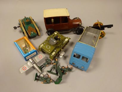 Ensemble de jouets mécaniques en tôle lithographiée...