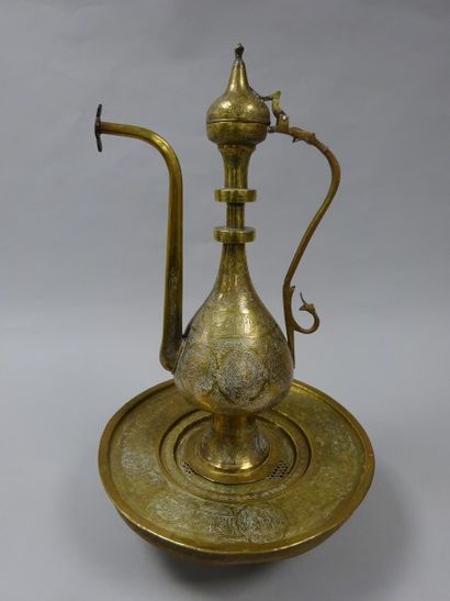 MAROC

Aiguière, porte-savon et son bassin...