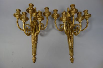 Paire d'appliques en bronze doré et ciselé...