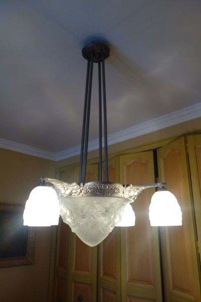 Suspension

En métal et verre pressé-moulé...