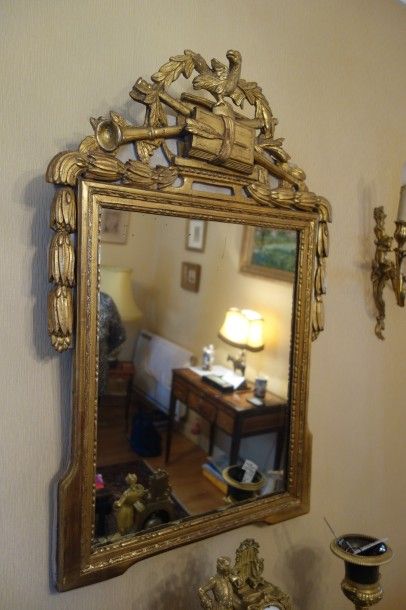Miroir à fronton

En bois mouluré, sculpté,...