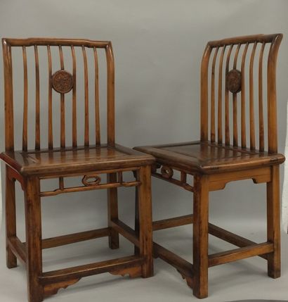Paire de chaises.

En bois naturel anciennement...