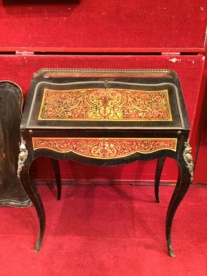 Bureau de pente ouvrant à un abattant en...