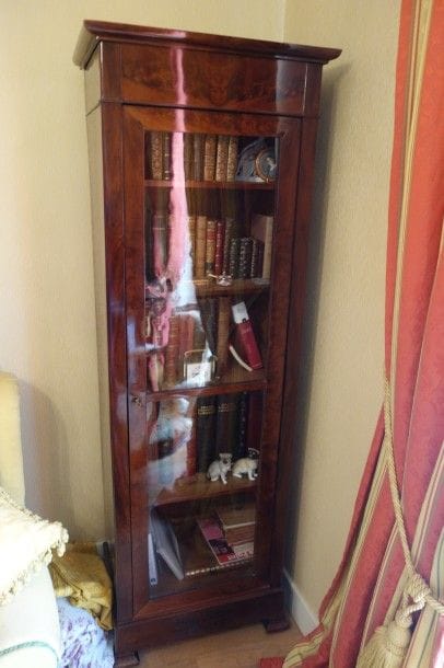 Vitrine en acajou et placage d'acajou, ouvrant...