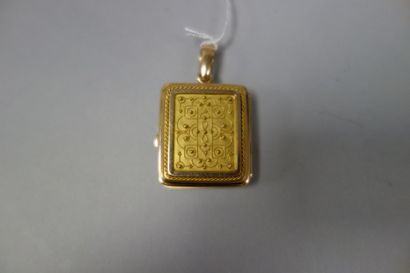 Médaillon porte-photos en or jaune (750)...