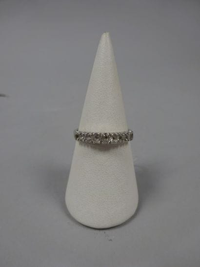 Demi alliance américaine en or gris (750)...