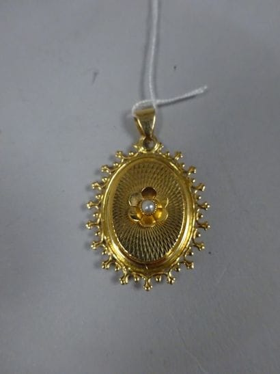 Pendentif médaillon porte photo de forme...
