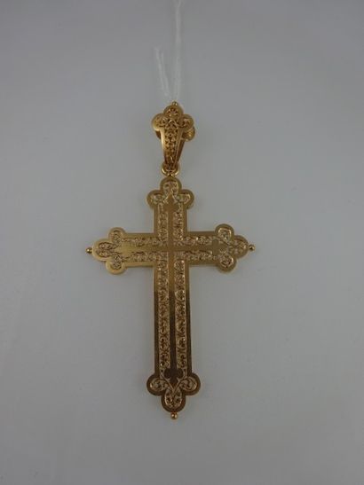 Pendentif croix en or jaune (750) ajouré....