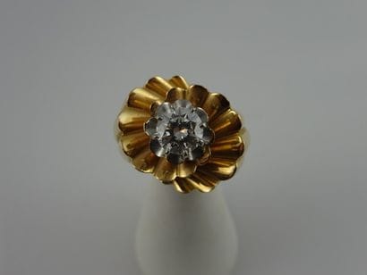 Bague en or jaune (750) et platine (950)...