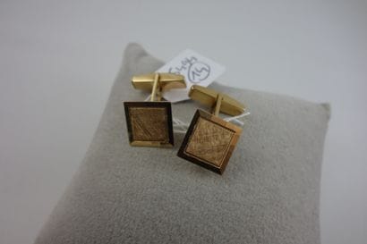 Paire de boutons de manchettes en or jaune...