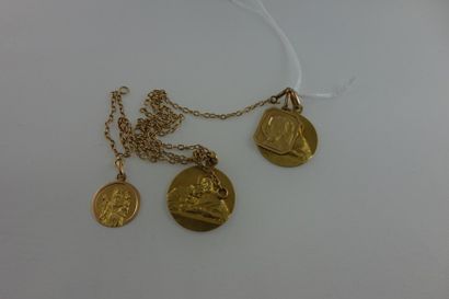 Lot d'or jaune (750) comprenant 

- Deux...