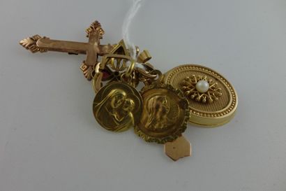 Lot or jaune et rose (750) comprenant : 

-...