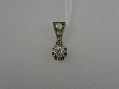 Pendentif en argent (925) ornée d'un diamant...