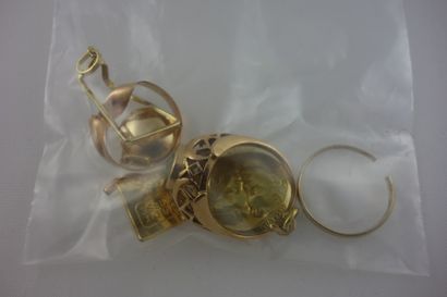 Lot :

-Débris d'or jaune (375 min). Poids...