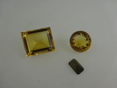 Lot de deux citrines, une ronde facettée,...