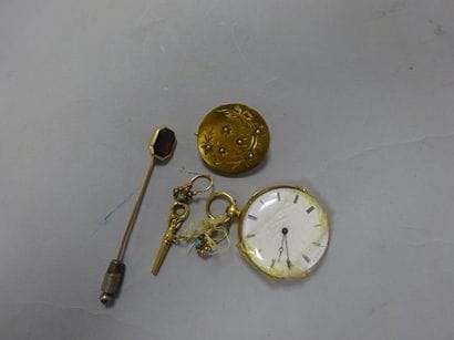 Lot comprenant:

- Une petite montre de gousset...