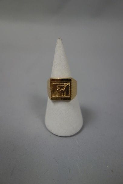 Chevalière en or jaune (750) monogrammée...