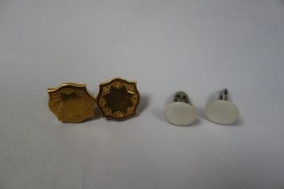 Paire de boutons de manchettes en or jaune...