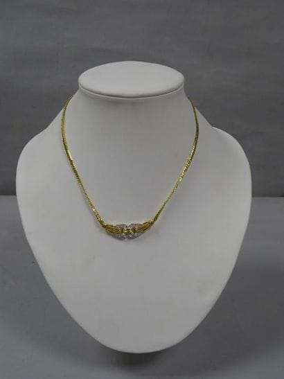 Collier à chaine plate en or jaune (750)...