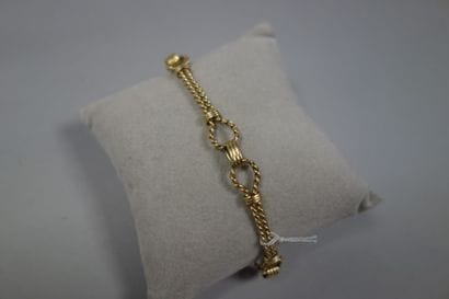 Bracelet en or jaune (750) torsadé formant...