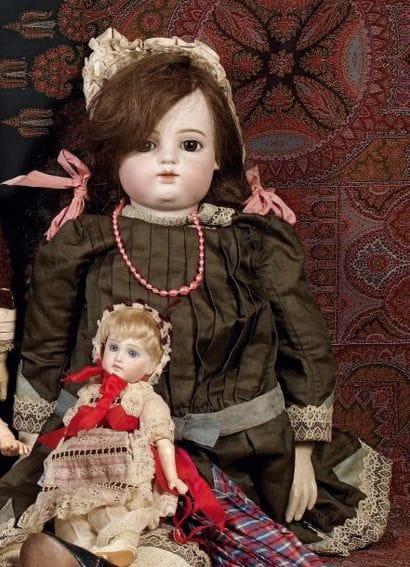 Poupée tête porcelaine marquée en creux :...