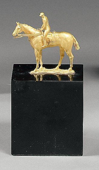 HERMES Cavalier en or guilloché légèrement...