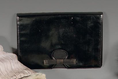Pochette du soir daim et vernis noir, griffée...