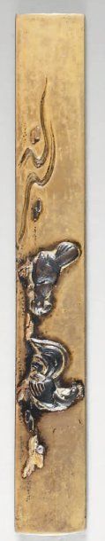 Kozuka en sentoku à décor gravé et incrusté...