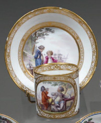 SEVRES
Pâte dure. Grande tasse litron, à...