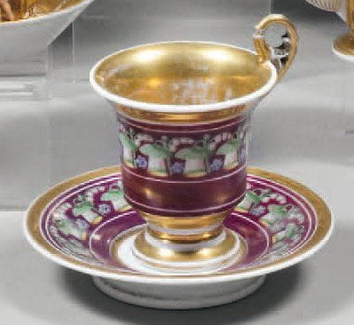 PARIS
Tasse à piédouche et sa sous-tasse,...