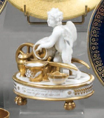 PARIS
Encrier formé d'un angelot en biscuit...