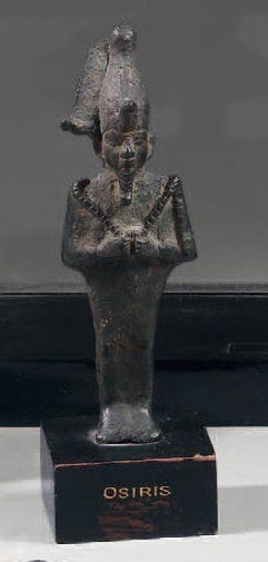 Statuette d'Osiris. Bronze patine vert sombre....