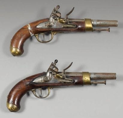 Deux pistolets d'arçon à silex, modèle AN...
