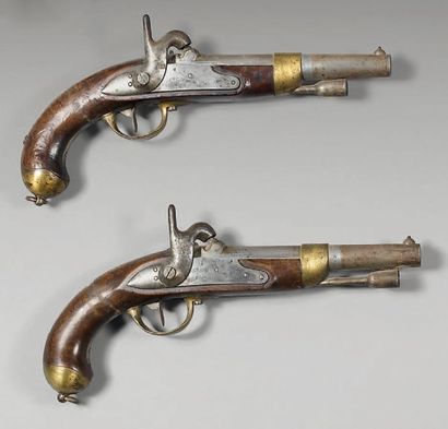 Deux pistolets d'arçon à percussion, modèle...