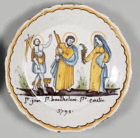 Nevers Assiettes patronymiques à décor polychrome...