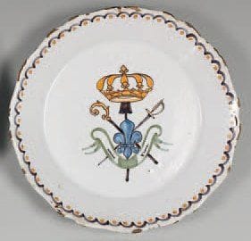 Nevers Assiette à bords contournés à décor...