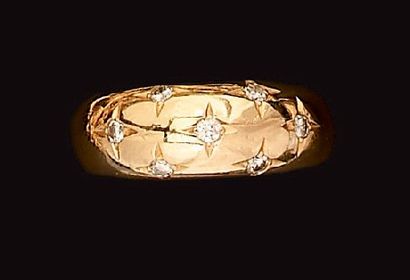 CHAUMET
Bague en or jaune figurant un jonc...