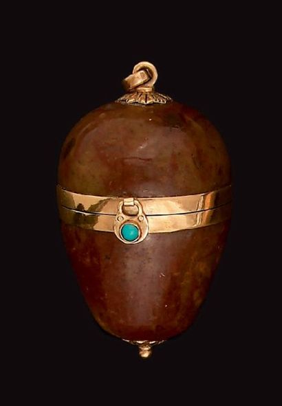 Pendentif en forme d'oeuf formant vinaigrette...