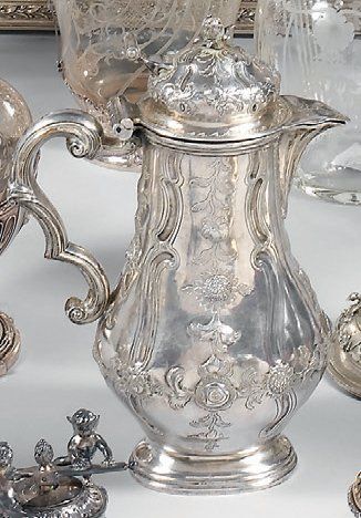 Aiguière balustre en argent fondu et ciselé...