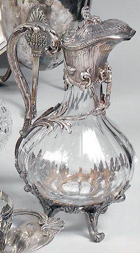 Aiguière en cristal taillé d'enroulements,...