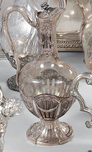 Carafe en cristal taillé de guirlandes de...