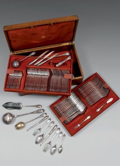 Ménagère en argent, modèle à filet et agrafes...