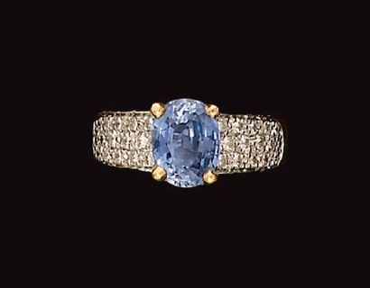Bague en or gris et or jaune ornée, d'un...
