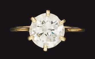 Bague en or jaune sertie d'un diamant taillé...