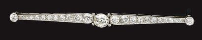 Barrette en platine et or gris sertie de...