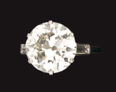 Bague solitaire en platine, ornée d'un diamant...